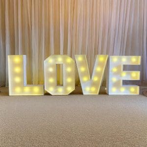 LETRAS LOVE DE LED (MDF)
