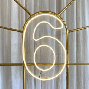NÚMERO 6 DE LED NEON