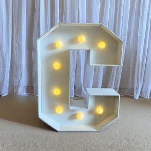 LETRA C DE LED (MDF)