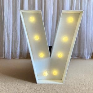 LETRA V DE LED (MDF)