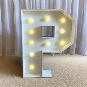 LETRA P DE LED (MDF)