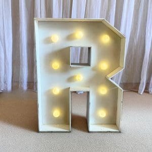 LETRA R DE LED (MDF)